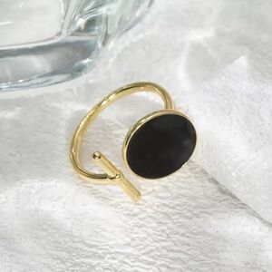NEW Elegant Gold and Black Women's Ring. Trendy Ring. Adjustable Ring 🖤